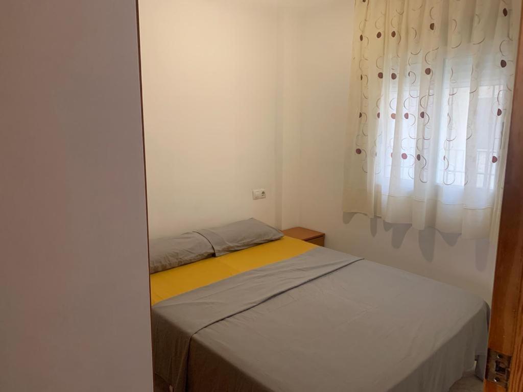 Alquilo Hermoso Apartamento En La Paradisiaca Oropesa Del Mar, 2Habitaciones, 1 Bano, Cocina, Salon, Aire Acondicionado Y Balcon A 400 Metros De La Playa Morro De Gos, Muy Cerca De Supermercados, Comercios Y Bares Exterior photo