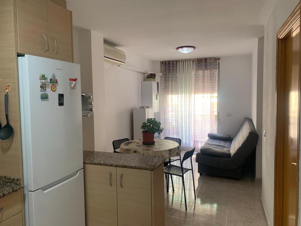 Alquilo Hermoso Apartamento En La Paradisiaca Oropesa Del Mar, 2Habitaciones, 1 Bano, Cocina, Salon, Aire Acondicionado Y Balcon A 400 Metros De La Playa Morro De Gos, Muy Cerca De Supermercados, Comercios Y Bares Exterior photo