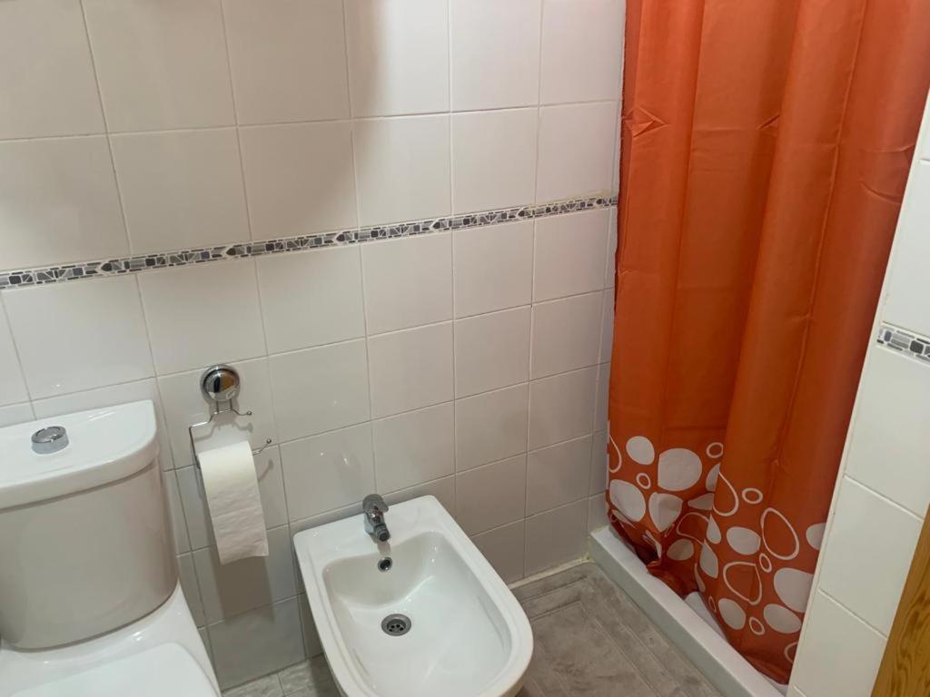 Alquilo Hermoso Apartamento En La Paradisiaca Oropesa Del Mar, 2Habitaciones, 1 Bano, Cocina, Salon, Aire Acondicionado Y Balcon A 400 Metros De La Playa Morro De Gos, Muy Cerca De Supermercados, Comercios Y Bares Exterior photo
